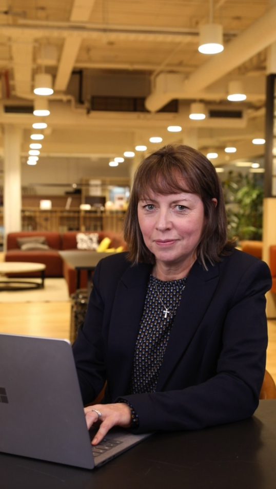 Helen Lee, Manager-HR