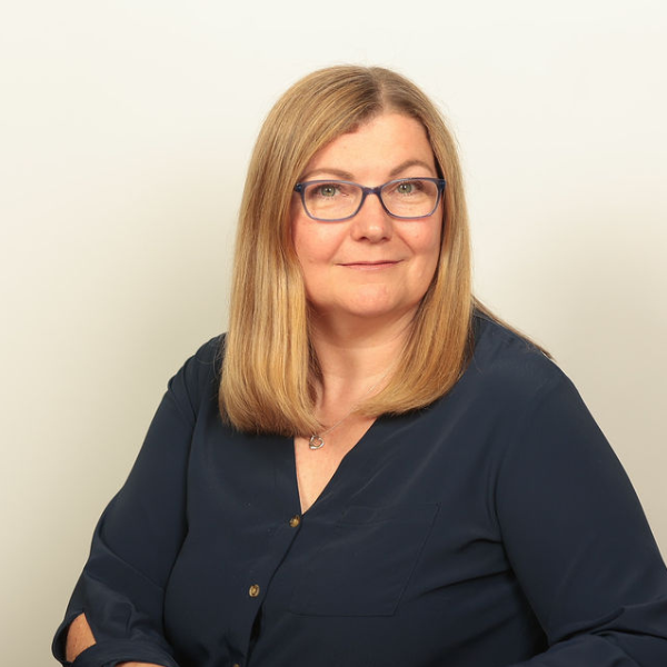 An image of Sarah Louw smiling at the camera.